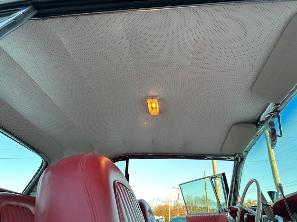 1960 Ford Thunderbird Image 24