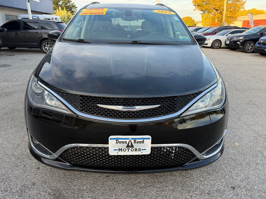2017 Chrysler Pacifica Image 3