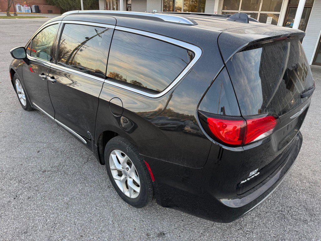 2017 Chrysler Pacifica Image 7