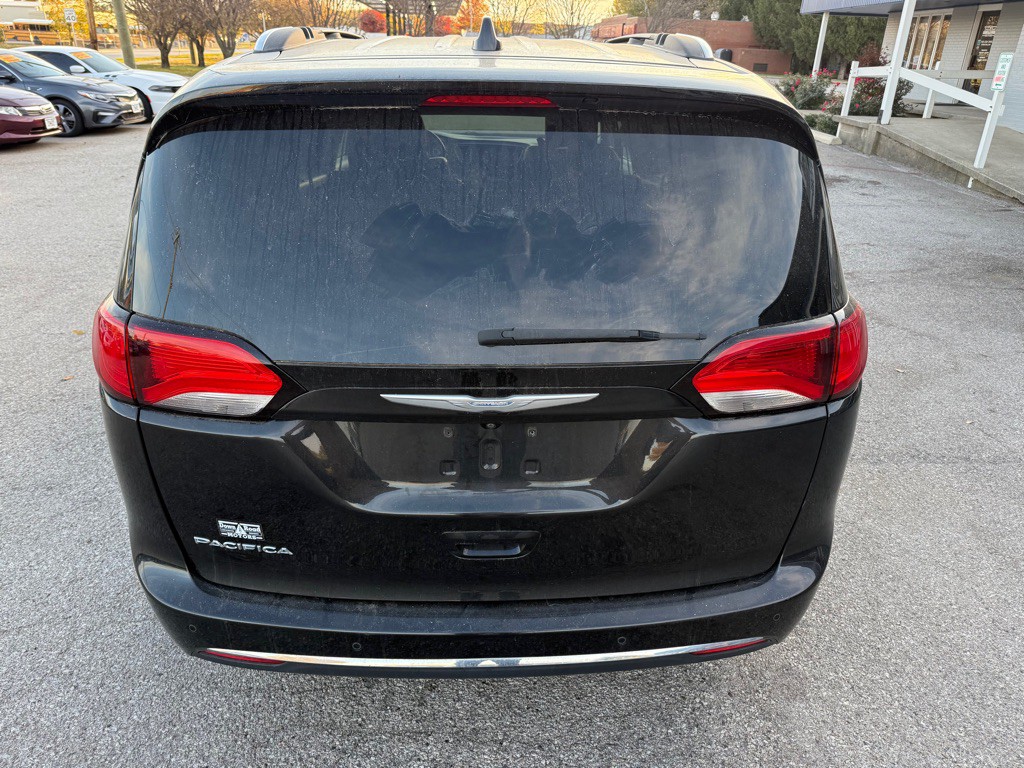 2017 Chrysler Pacifica Image 8