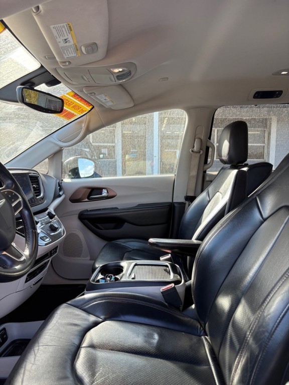 2017 Chrysler Pacifica Image 9