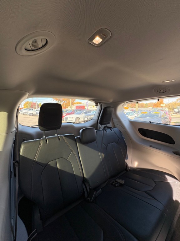 2017 Chrysler Pacifica Image 12