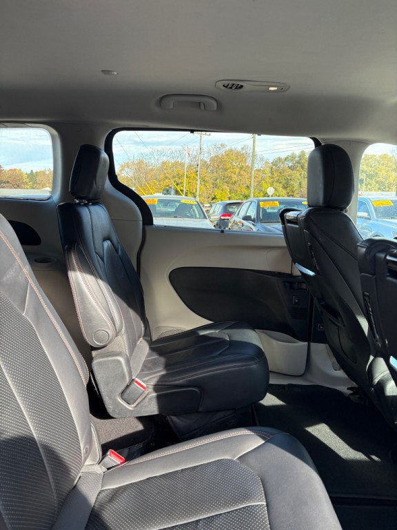 2017 Chrysler Pacifica Image 13