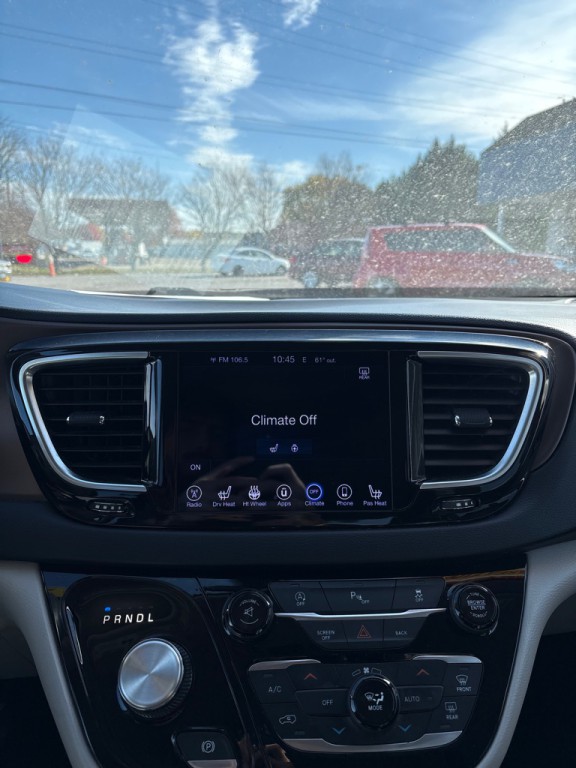 2017 Chrysler Pacifica Image 18