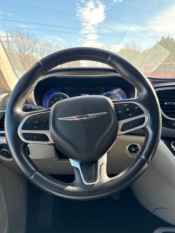 2017 Chrysler Pacifica Image 20