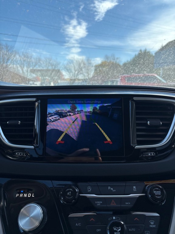 2017 Chrysler Pacifica Image 21