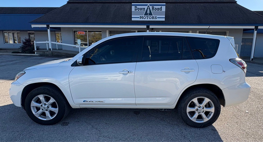 2013 Toyota Rav4 Image 2