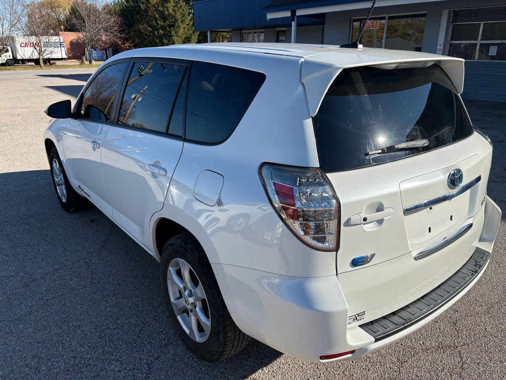 2013 Toyota Rav4 Image 8