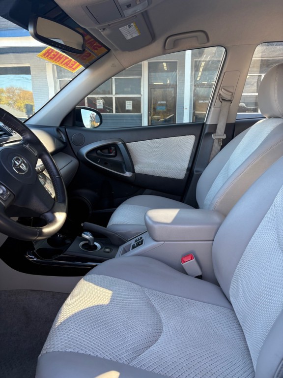 2013 Toyota Rav4 Image 9