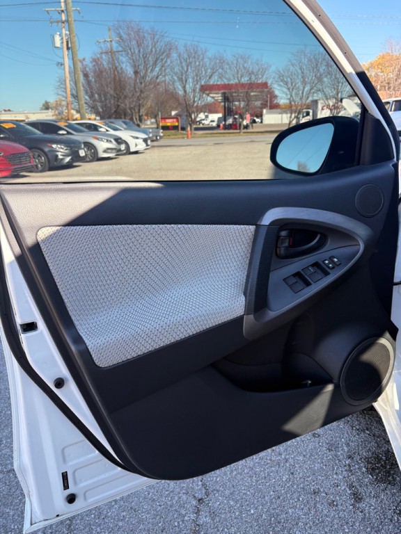 2013 Toyota Rav4 Image 10