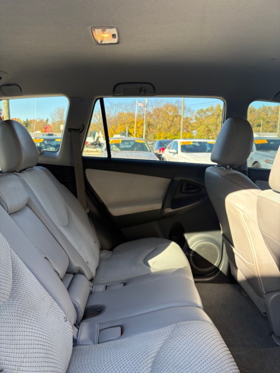 2013 Toyota Rav4 Image 13