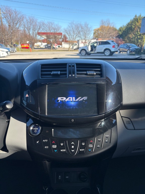 2013 Toyota Rav4 Image 16