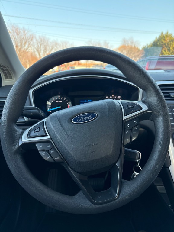 2014 Ford Fusion Image 24