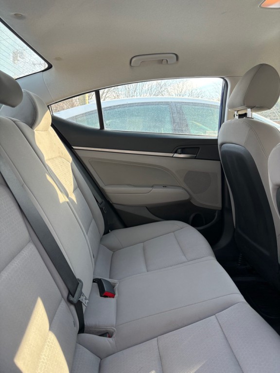 2018 Hyundai Elantra Image 16