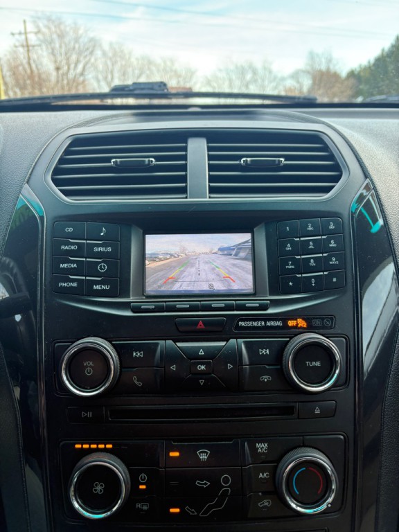 2016 Ford Explorer Image 16