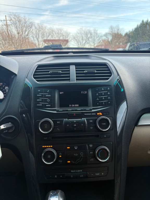 2016 Ford Explorer Image 17