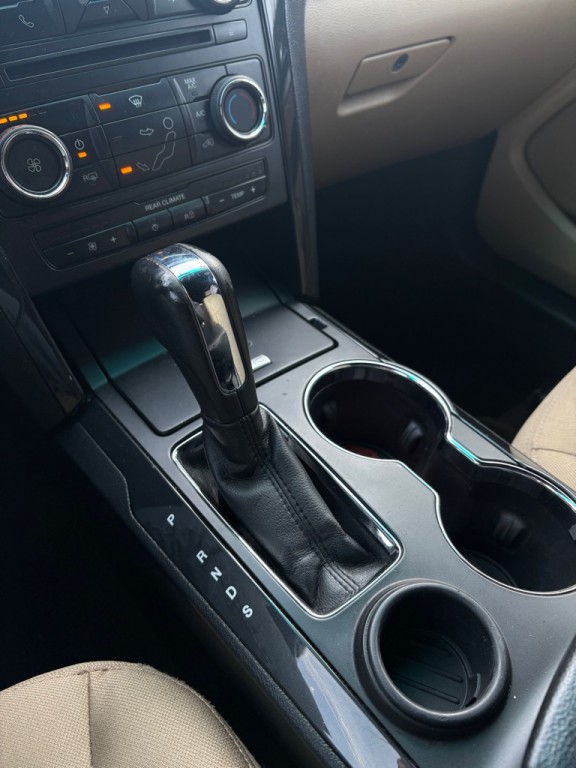 2016 Ford Explorer Image 18