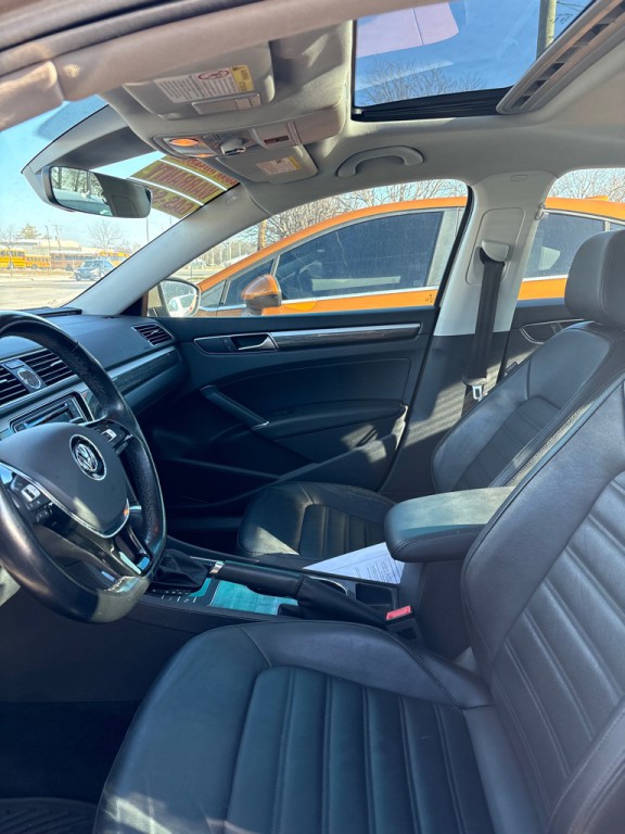 2017 Volkswagen Passat Image 9