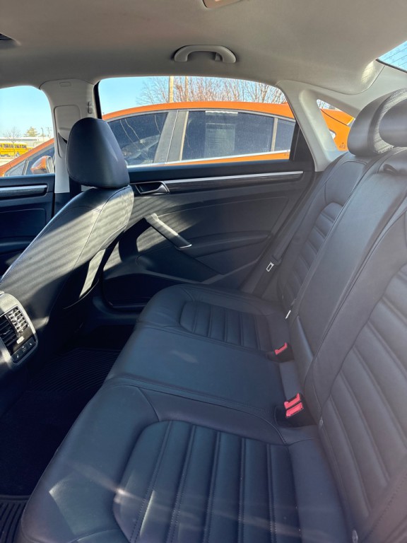 2017 Volkswagen Passat Image 11
