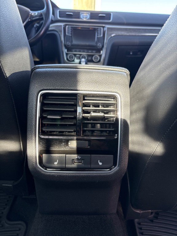 2017 Volkswagen Passat Image 14