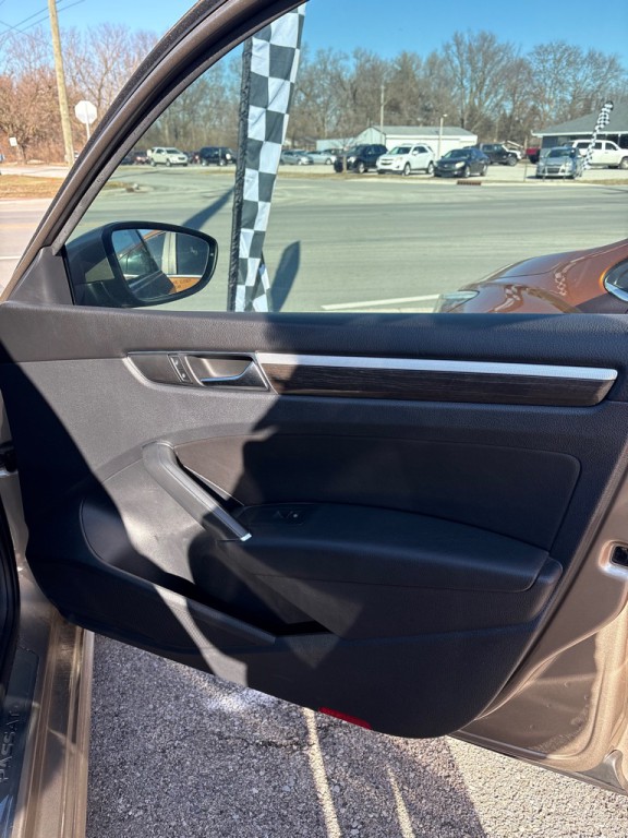 2017 Volkswagen Passat Image 16