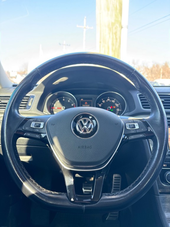 2017 Volkswagen Passat Image 17