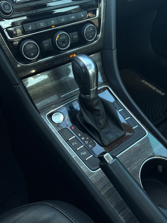 2017 Volkswagen Passat Image 19