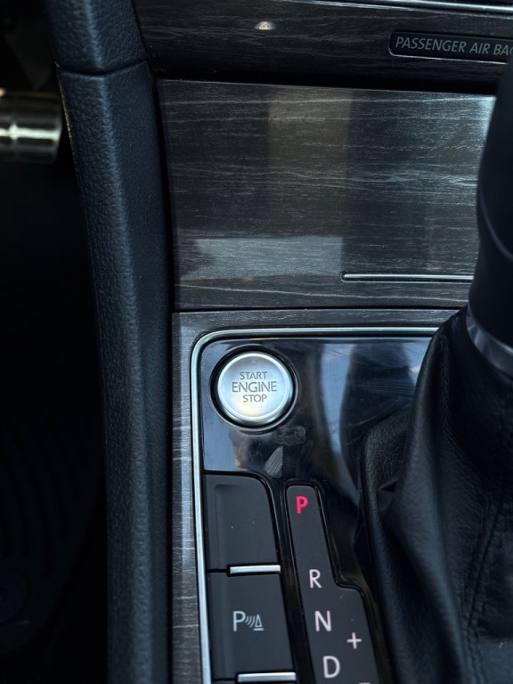 2017 Volkswagen Passat Image 20