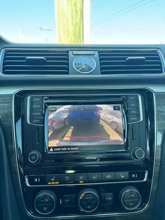 2017 Volkswagen Passat Image 22