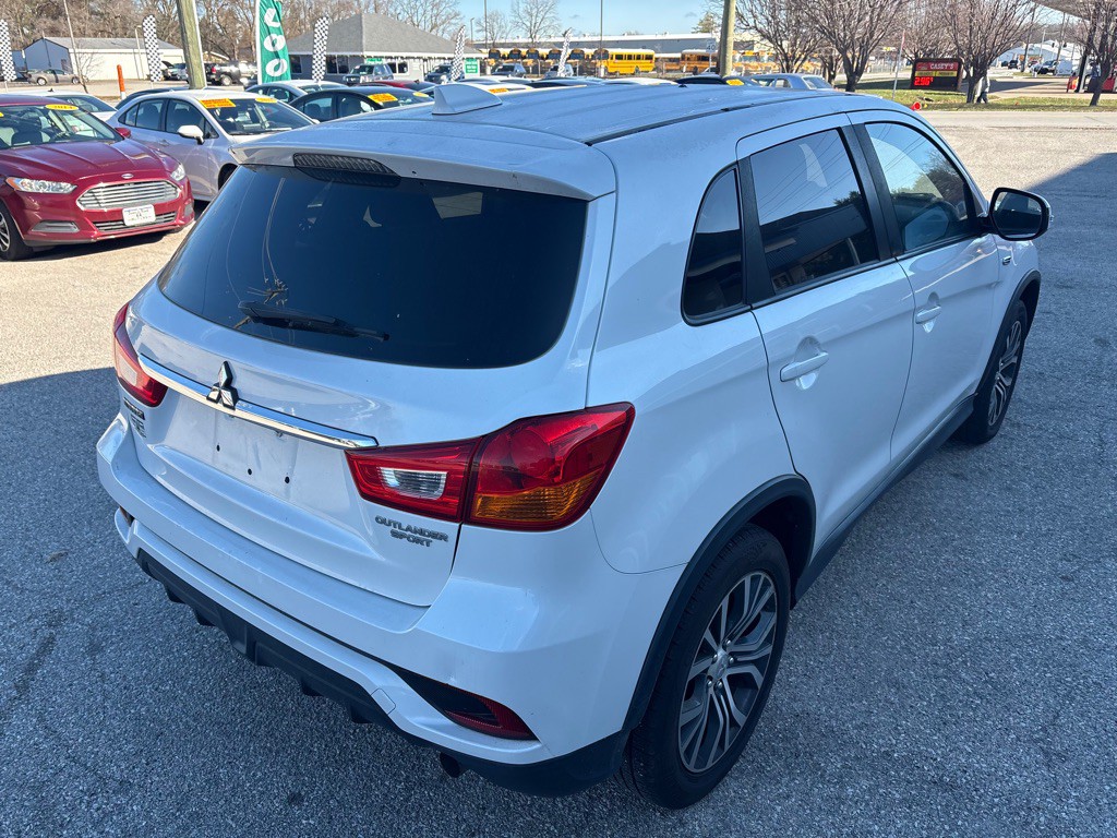 2018 Mitsubishi Outlander Image 6