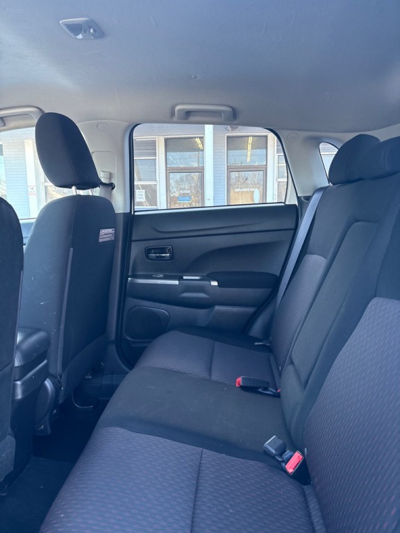 2018 Mitsubishi Outlander Image 9