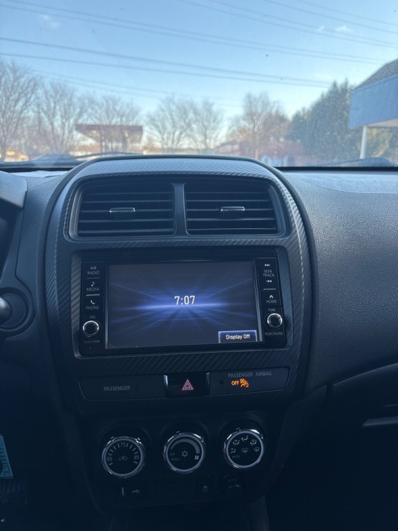 2018 Mitsubishi Outlander Image 16