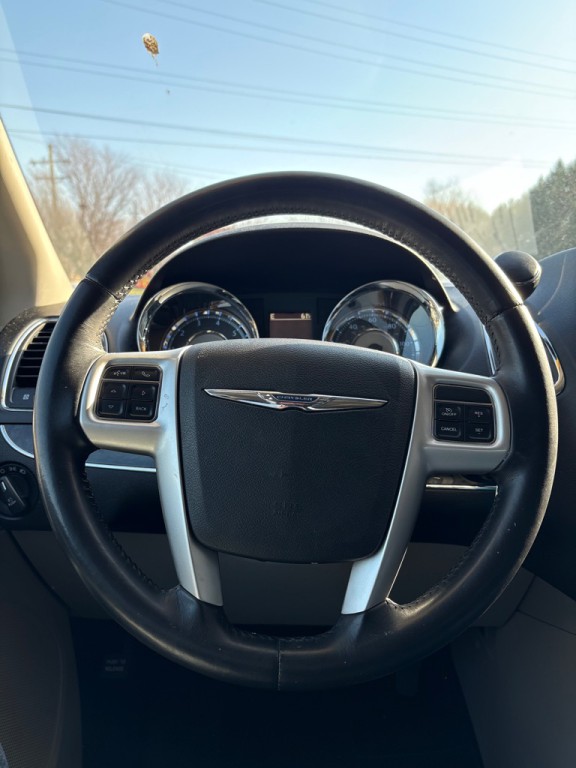 2016 Chrysler Town & Country Image 15