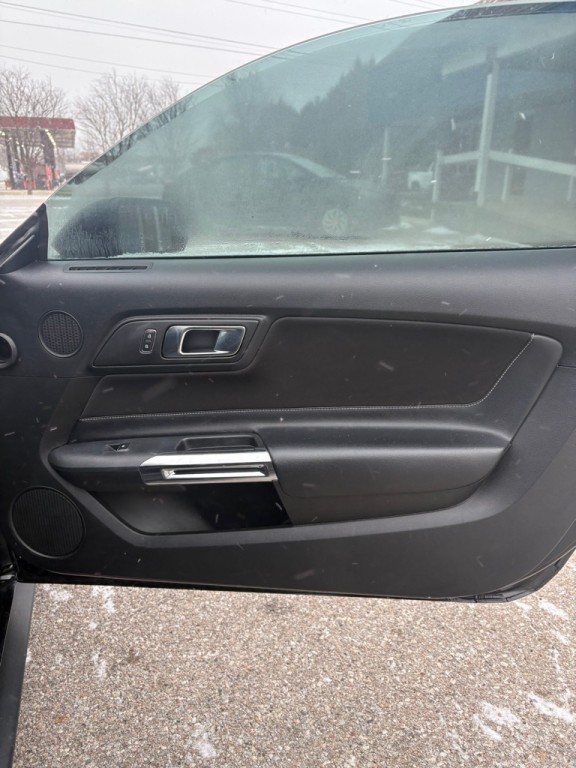 2020 Ford Mustang Image 12