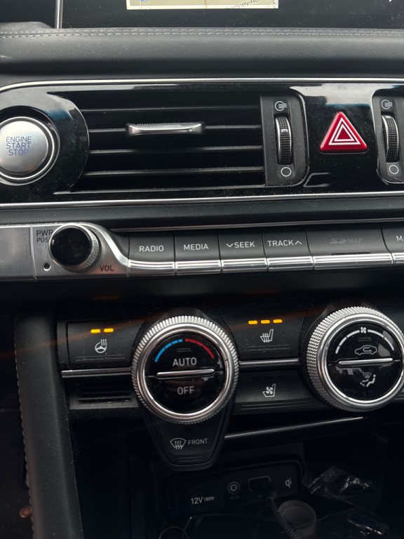 2019 Genesis G70 Image 10