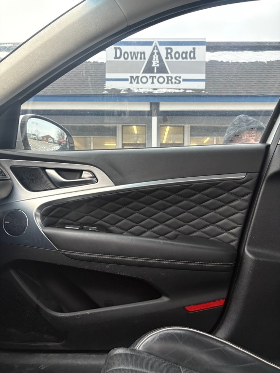 2019 Genesis G70 Image 13