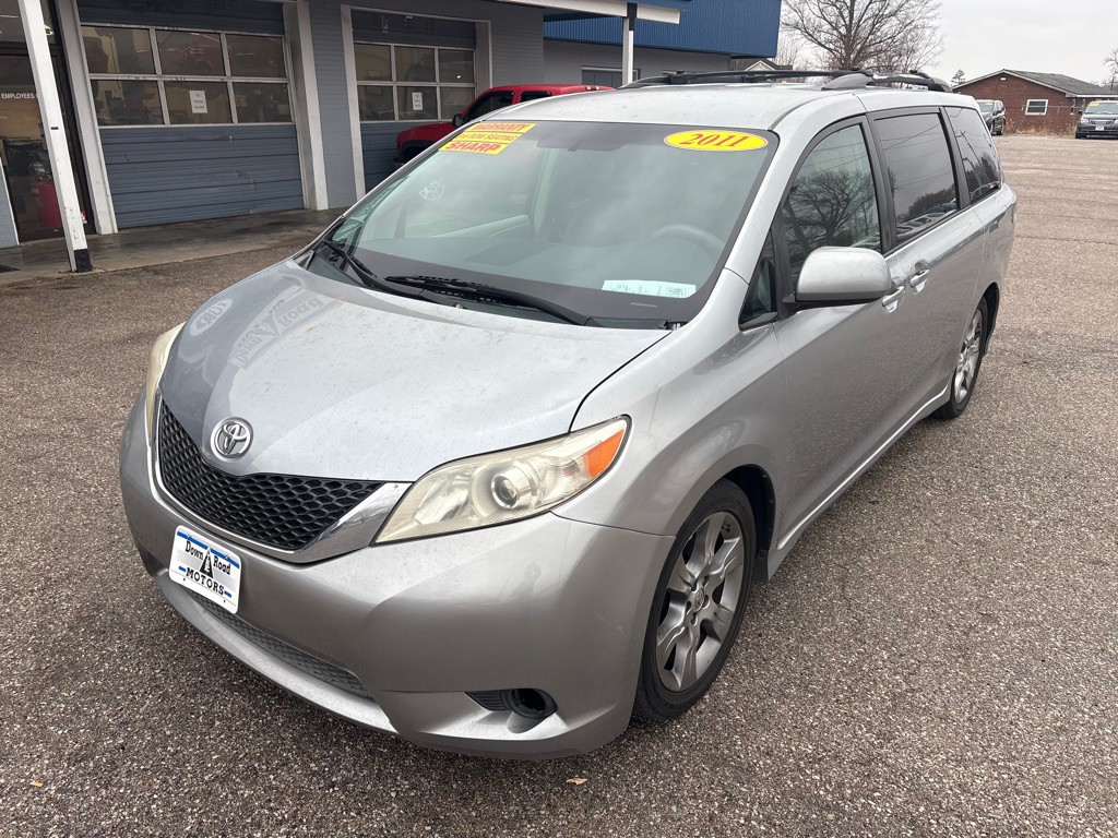 2011 Toyota Sienna Image 5