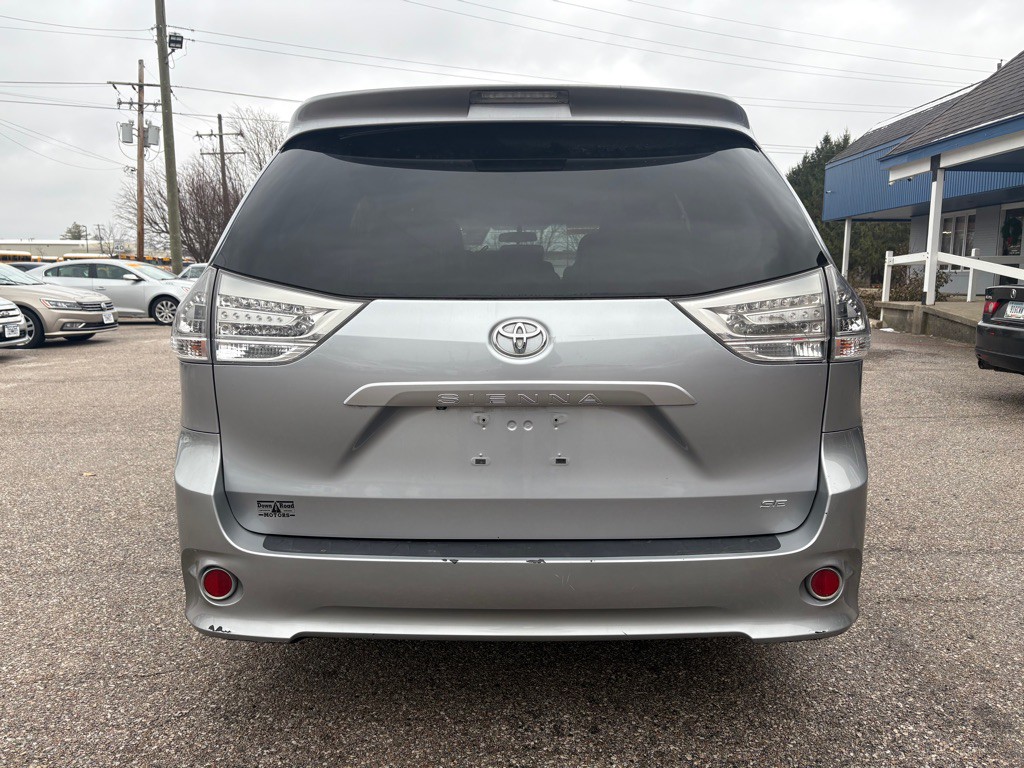2011 Toyota Sienna Image 6