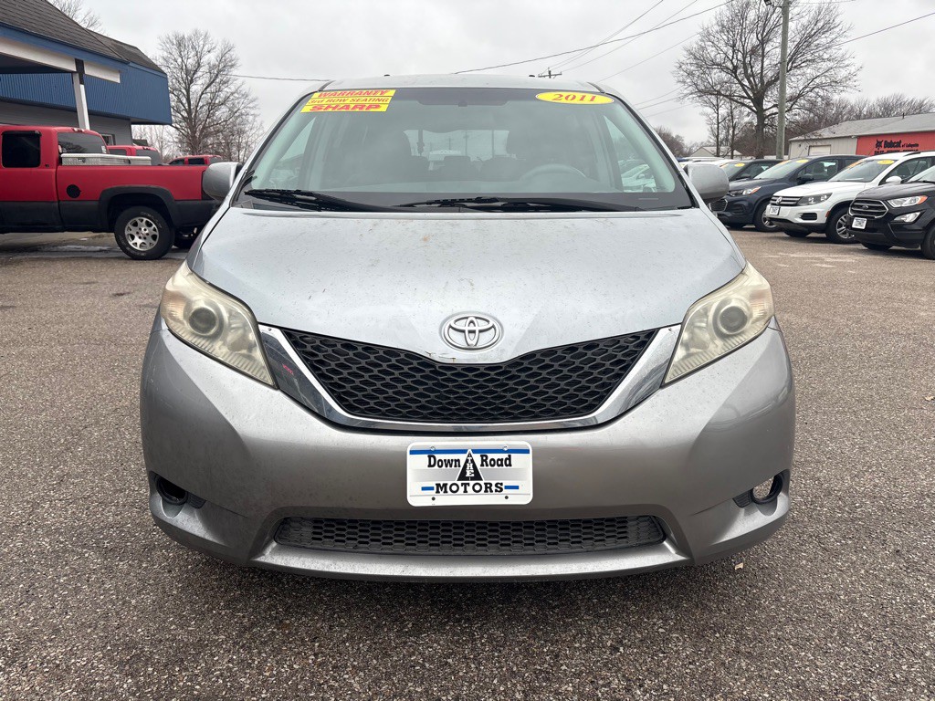 2011 Toyota Sienna Image 8
