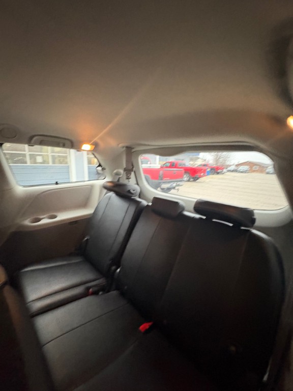 2011 Toyota Sienna Image 12