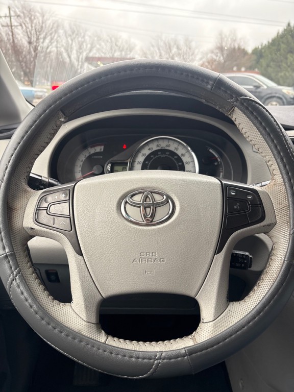 2011 Toyota Sienna Image 17