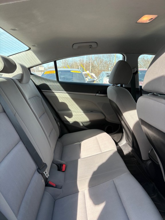 2017 Hyundai Elantra Image 11