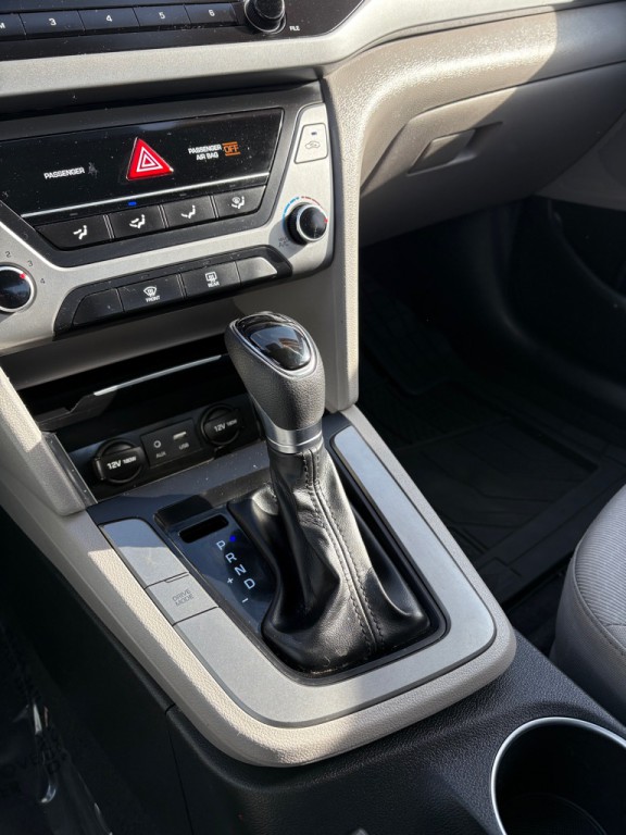 2017 Hyundai Elantra Image 16