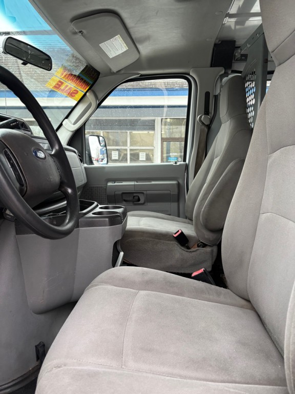 2014 Ford E-series Image 10