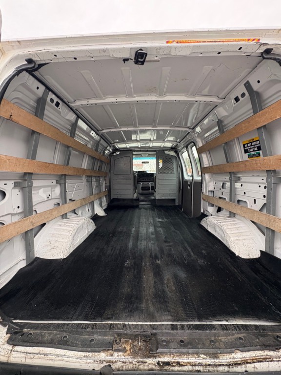 2014 Ford E-series Image 12