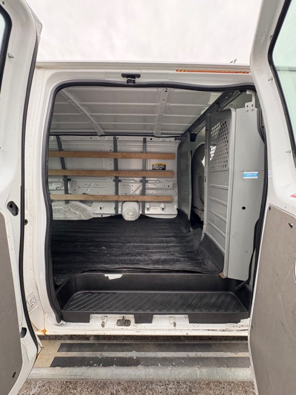 2014 Ford E-series Image 13