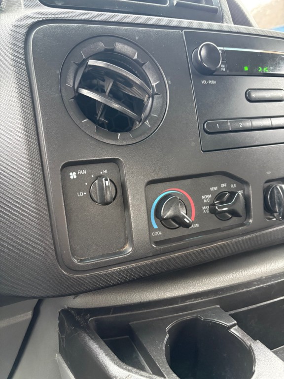 2014 Ford E-series Image 19