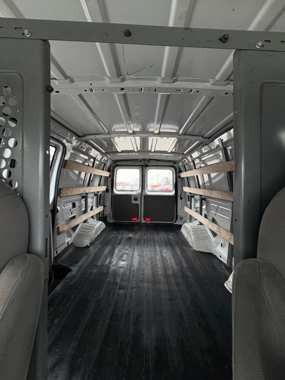 2014 Ford E-series Image 20