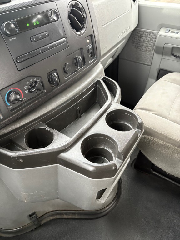 2014 Ford E-series Image 21