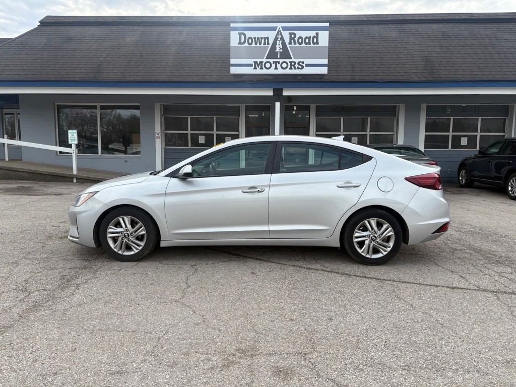 2019 Hyundai Elantra Image 2